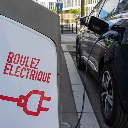 SMAF installe les bornes de recharge pour véhicules électriques.