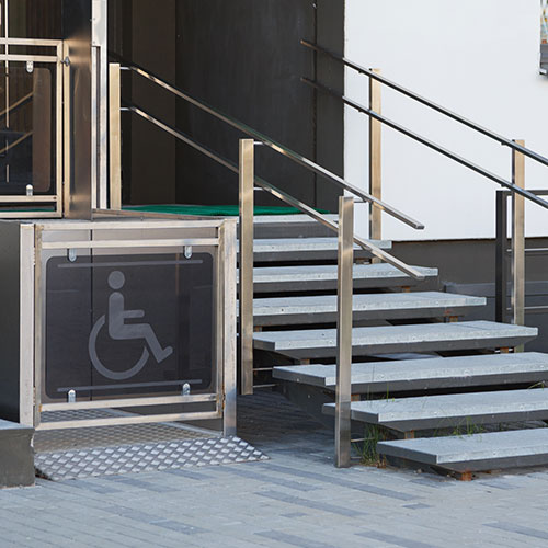 SMAF permet l'accessibilité aux bâtiments grâce aux EPMR et à son service de maintenance d'ascenseurs à Lyon.