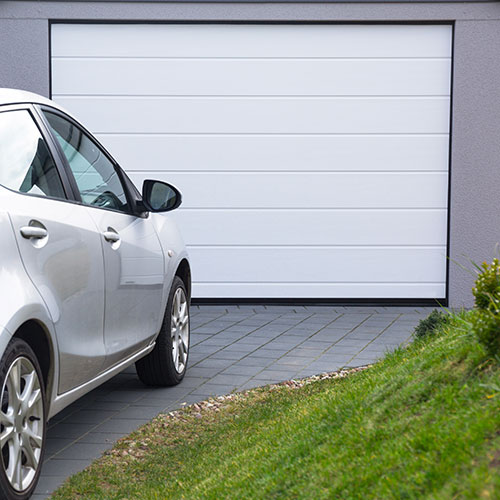 Installez une porte de garage pour sécuriser vos accès et optez pour le service de maintenance d'ascenseurs de SMAF, dans Lyon et sa région.